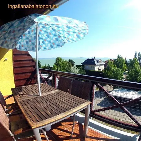 219 - Gyonyoru, Panoramas Apartmanban Szallas Lägenhet